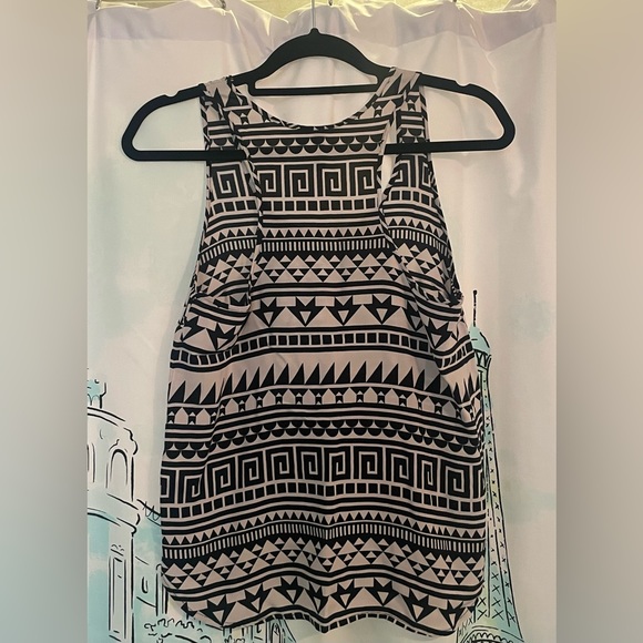 Graphic Racerback H&M Tank Top - Size 4/XS - Picture 2 of 7